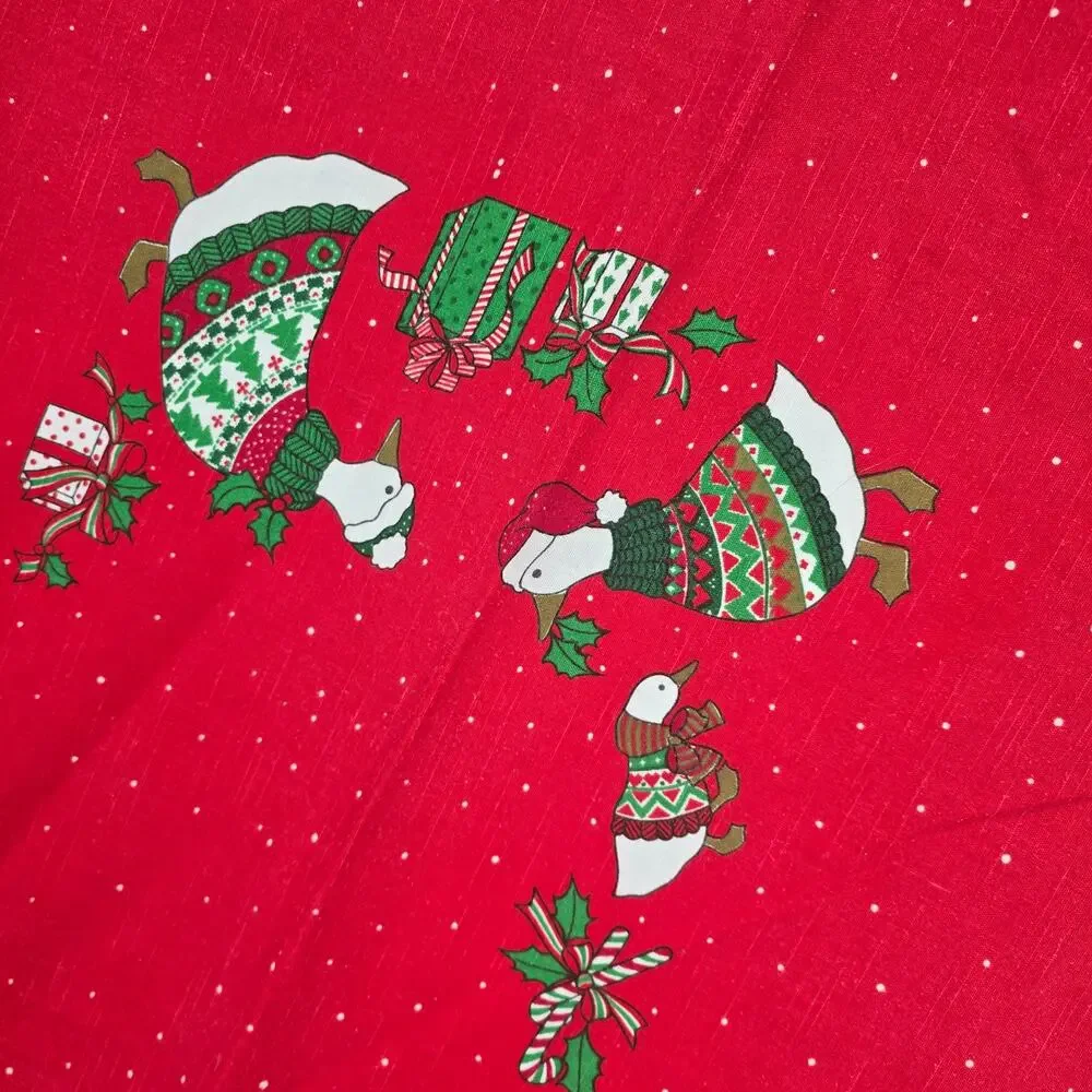 Vintage Sunweave Holiday Goose Tablecloth Red Green Farmhouse‎